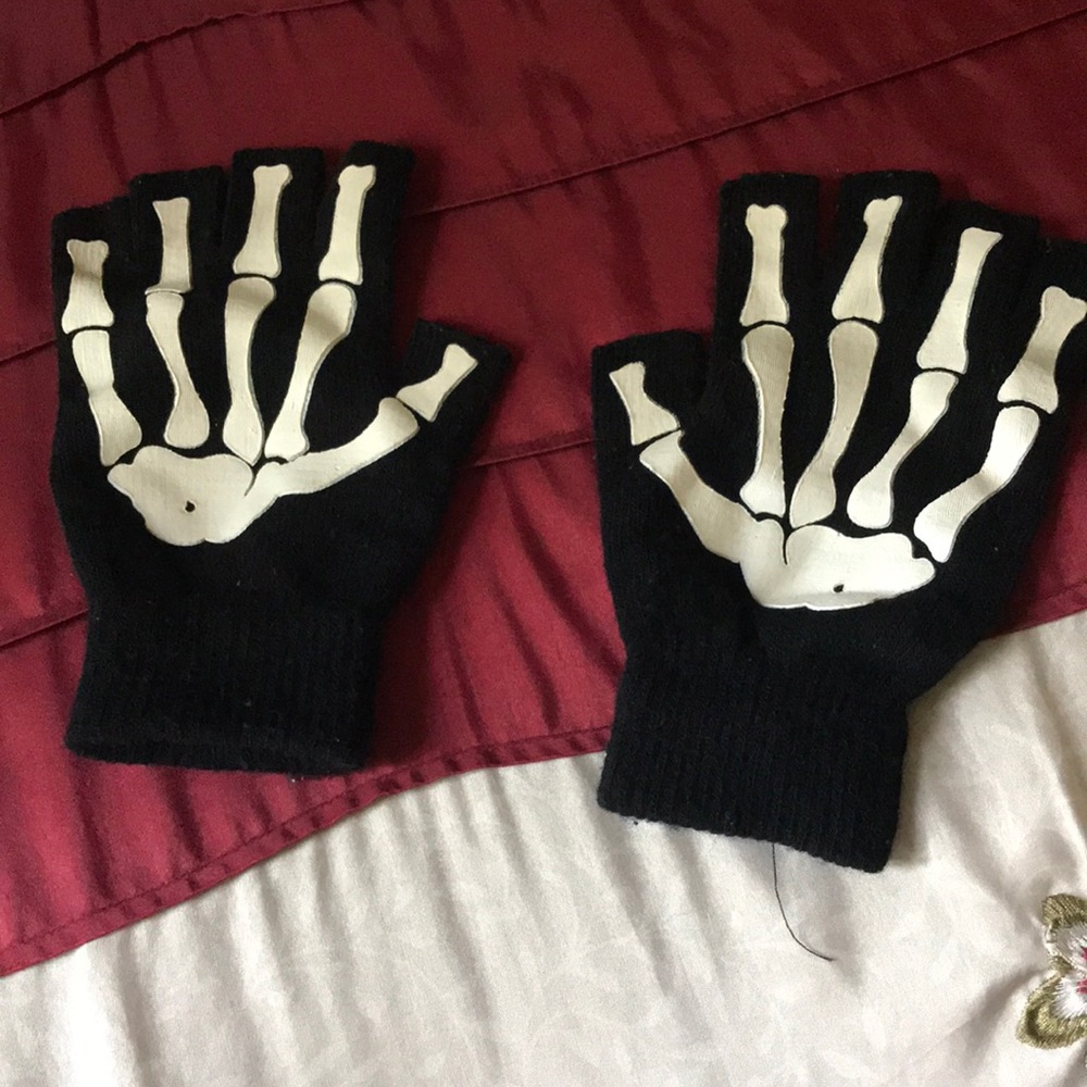 Black gloves with white skeleton print